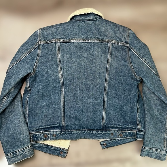 Womens Levi trucker Sherpa jacket size L - Picture 2 of 2